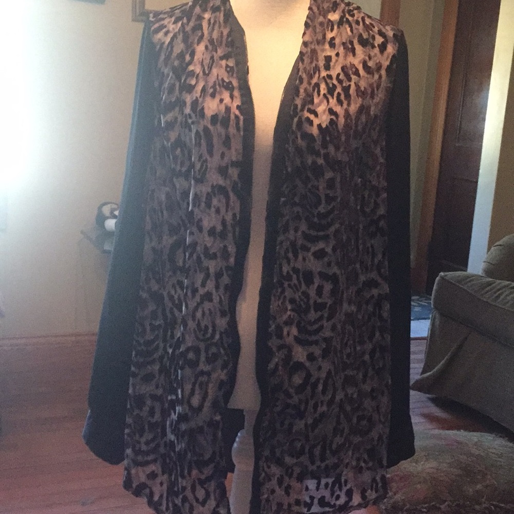 Jacket like top long sleeve back is all black